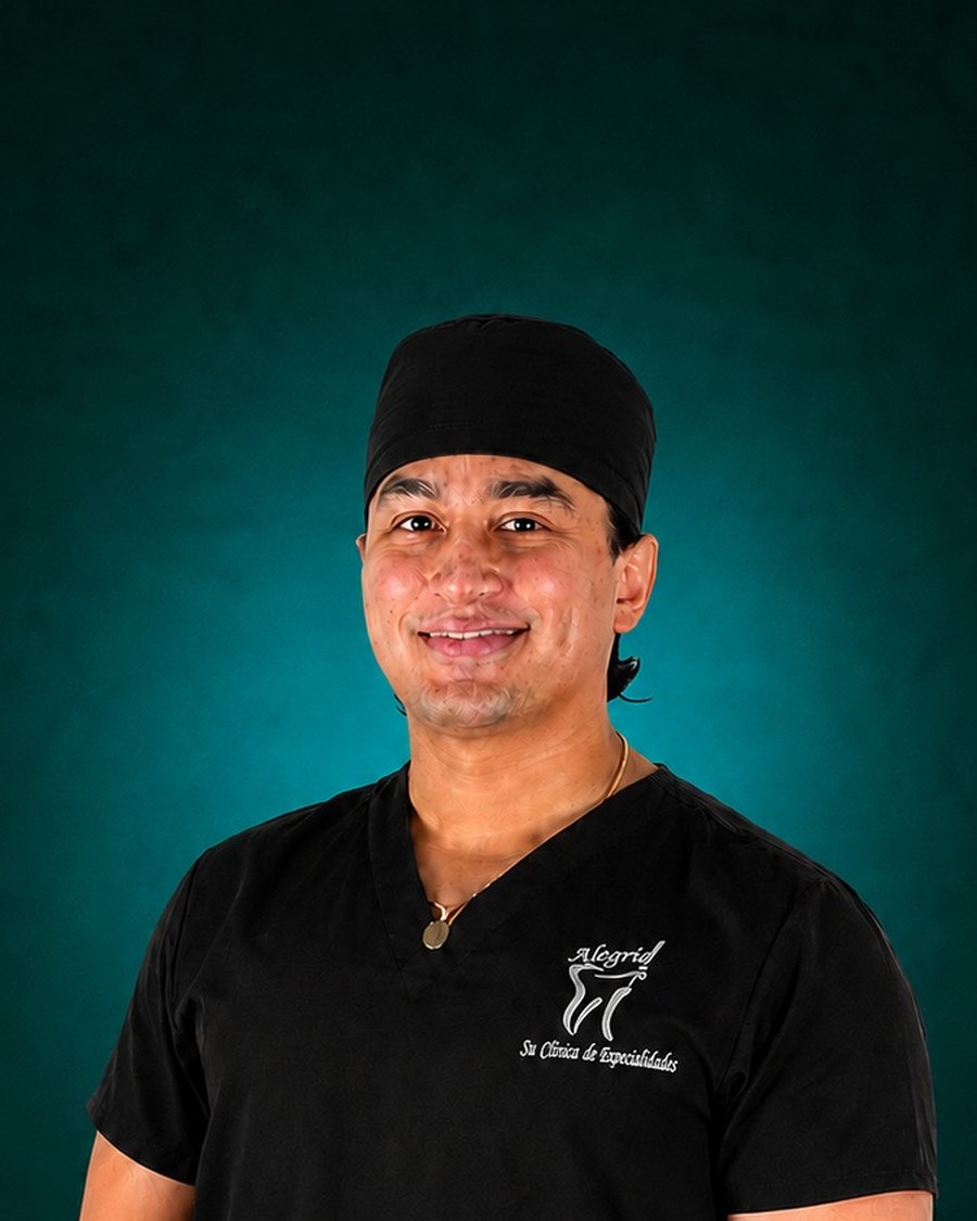 Dr. Jilbran Díaz, especialista en ortodoncia y ortopedia maxilar en Clínica Dental Alegría