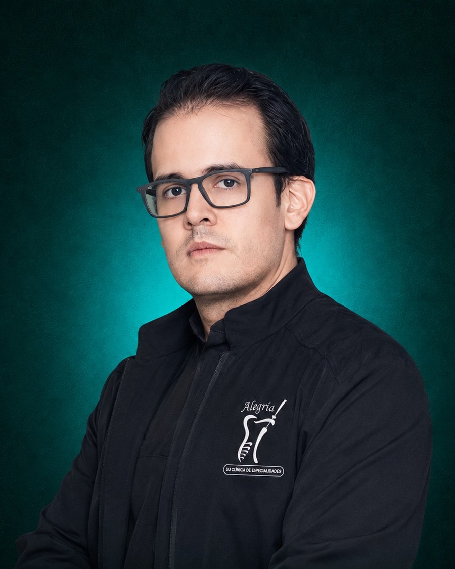 Dr. Mario Hernández Rivera, especialista en endodoncia en Clínica Dental Alegría